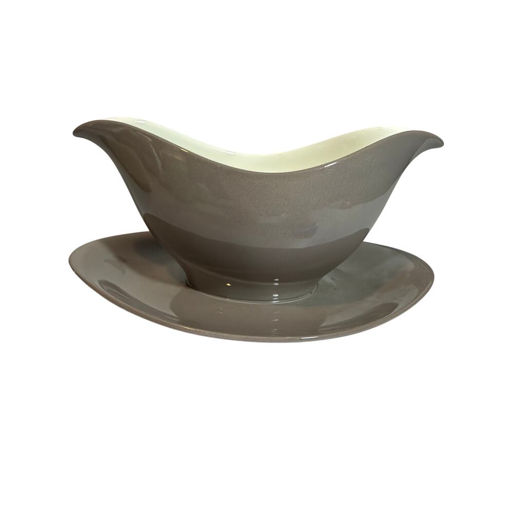 Wedgwood Etruria & Barlaston Havana Gravy Sauce Boat England double spout